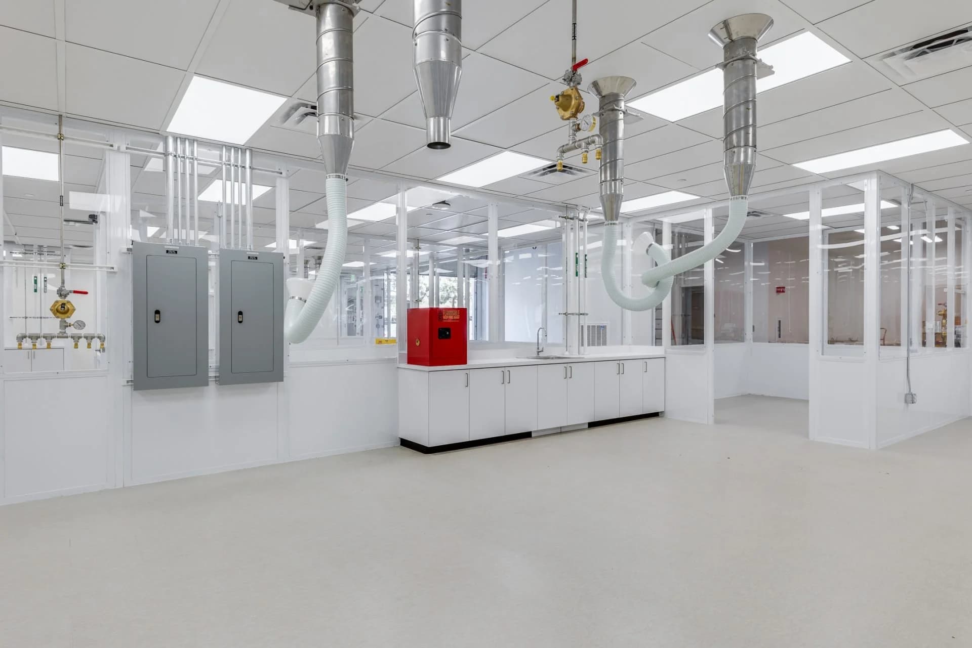 Cleanrooms & Advanced Technology